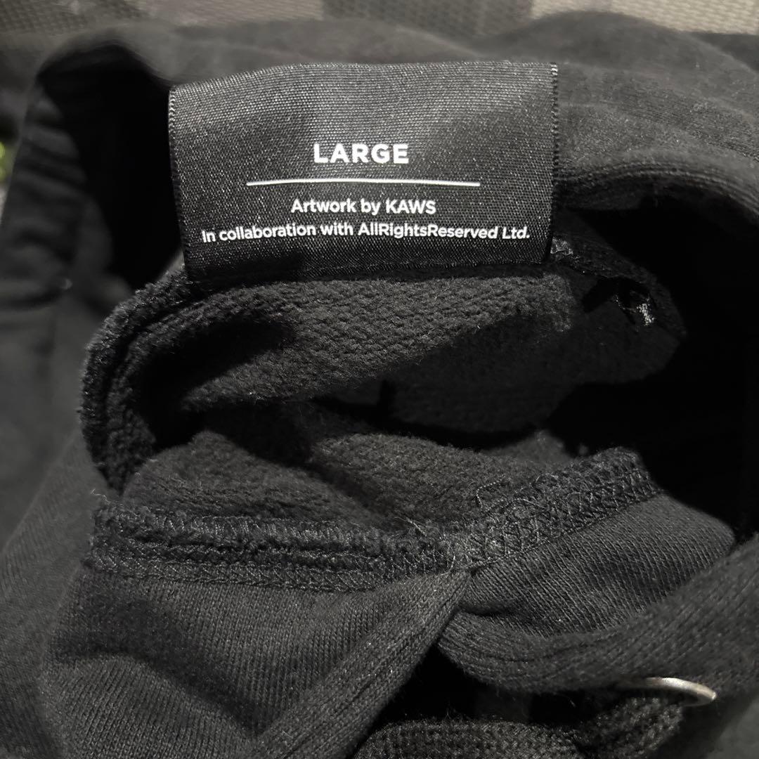 KAWS:HOLIDAY 黒パーカー　日本未発売