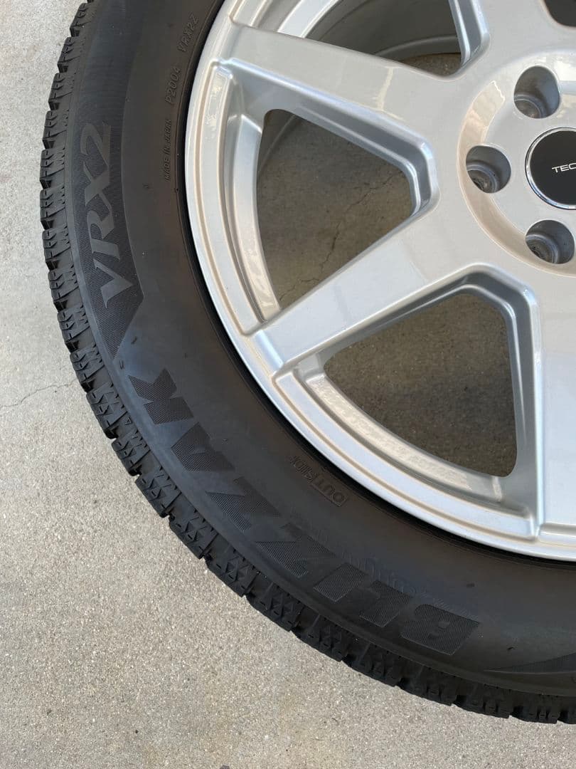 ボルボV60CC用　スタッドレスタイヤとホイールのセットで1本売りです。