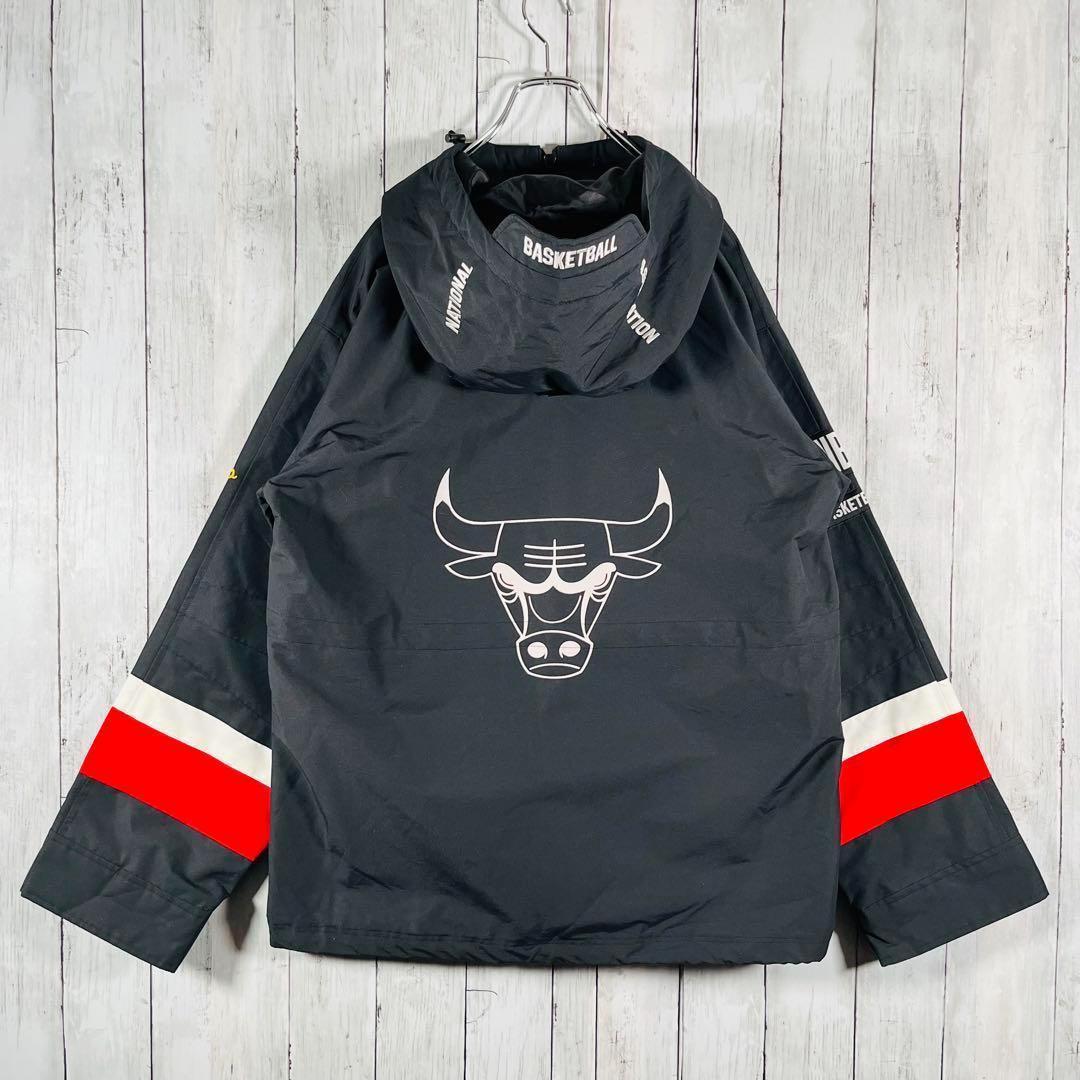 美品 NBA シカゴブルズ マウンテンパーカー 刺繍ロゴ ナイロン ブラック L