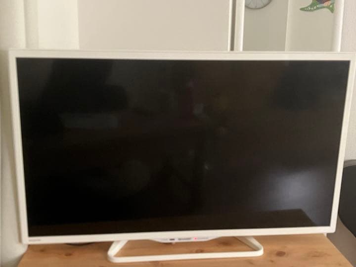 ホワイト　テレビ　SHARP シャープ　32インチ