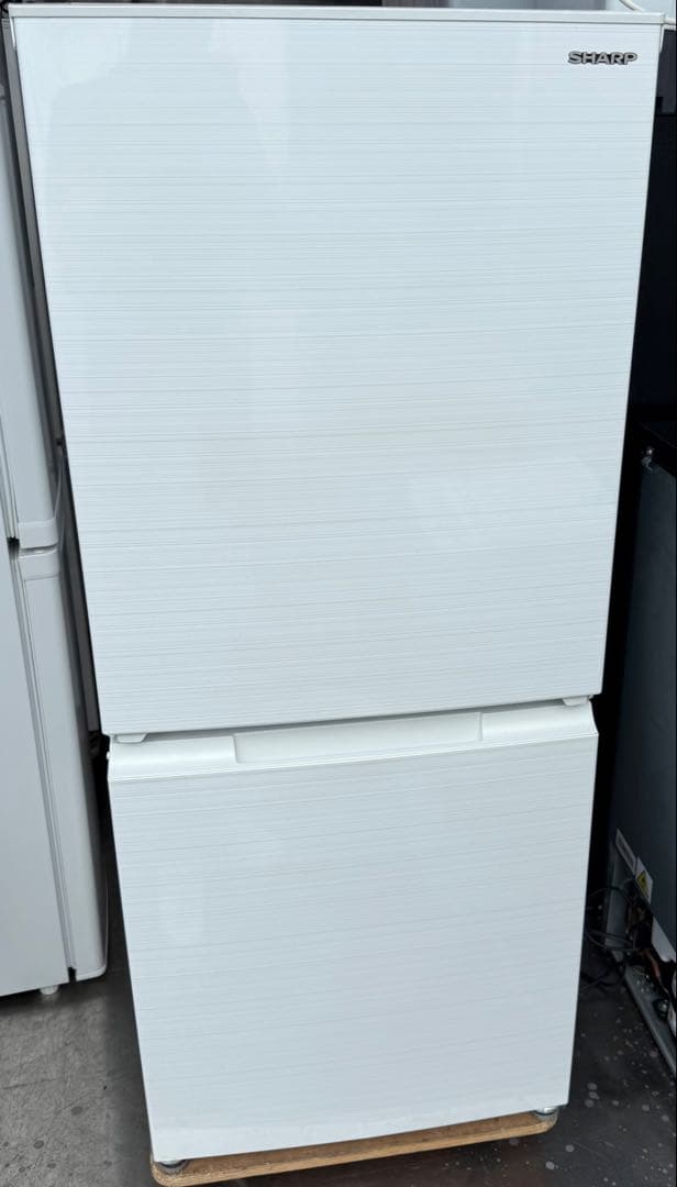 ★名古屋市近郊送料無料！ 2021年製シャープ 152L 冷蔵庫 SJ-D15G