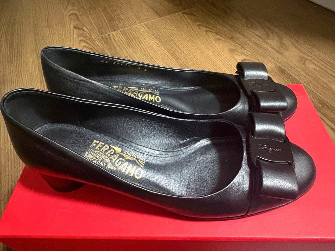 フェラガモ リボンパンプス　ラウンド　ブラック　裏張り済み　太ヒール