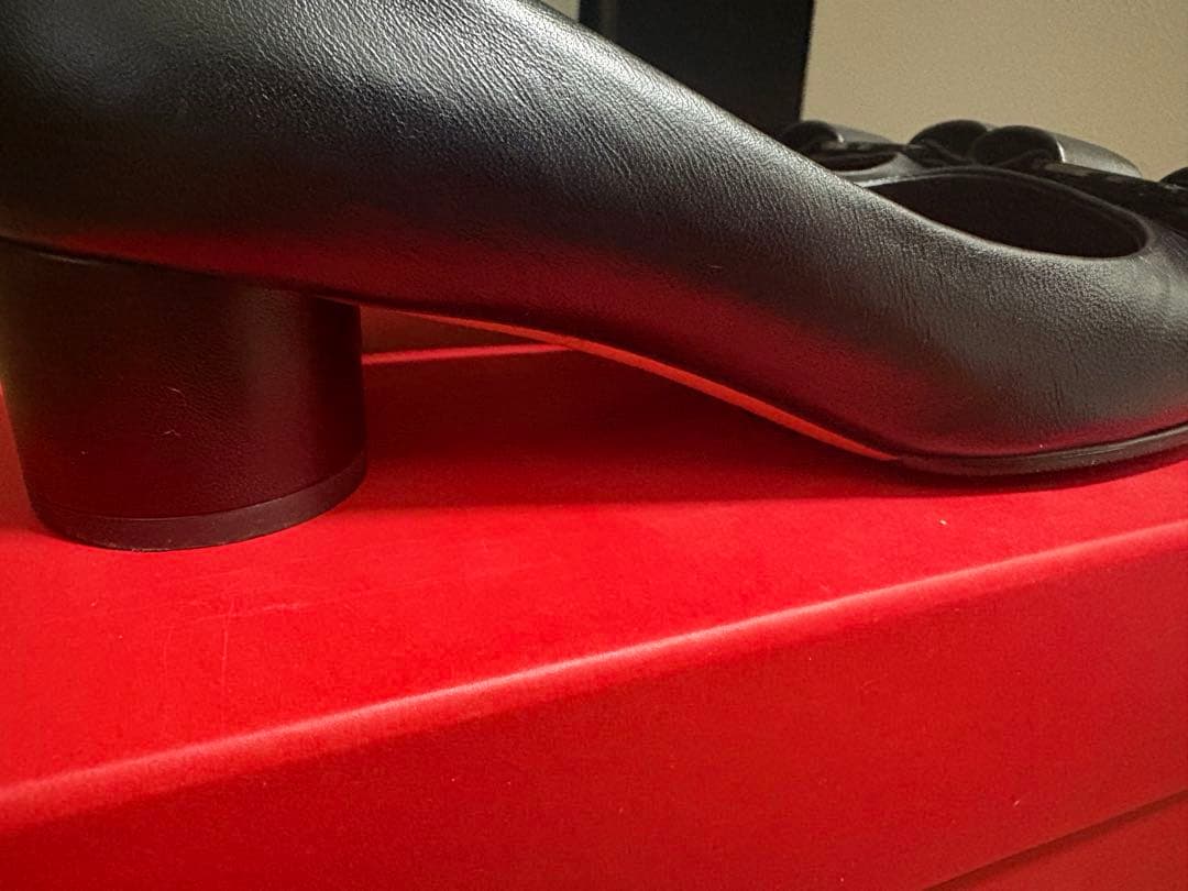 フェラガモ リボンパンプス　ラウンド　ブラック　裏張り済み　太ヒール