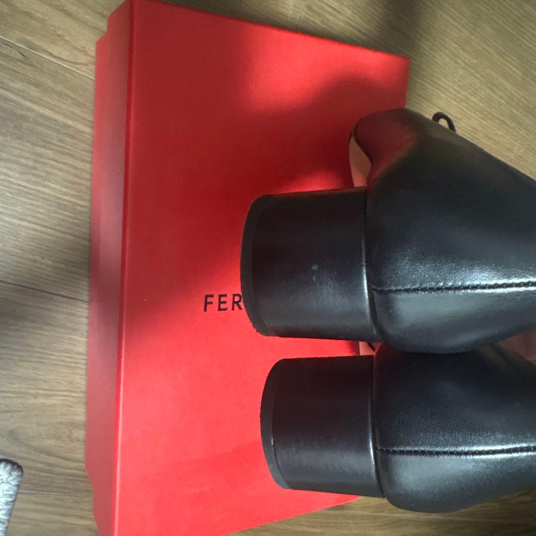 フェラガモ リボンパンプス　ラウンド　ブラック　裏張り済み　太ヒール