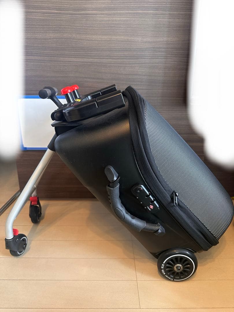 シオン♾️Q-BOXキャリーバッグ座れる多機能 軽量 20インチ機内持ち込み