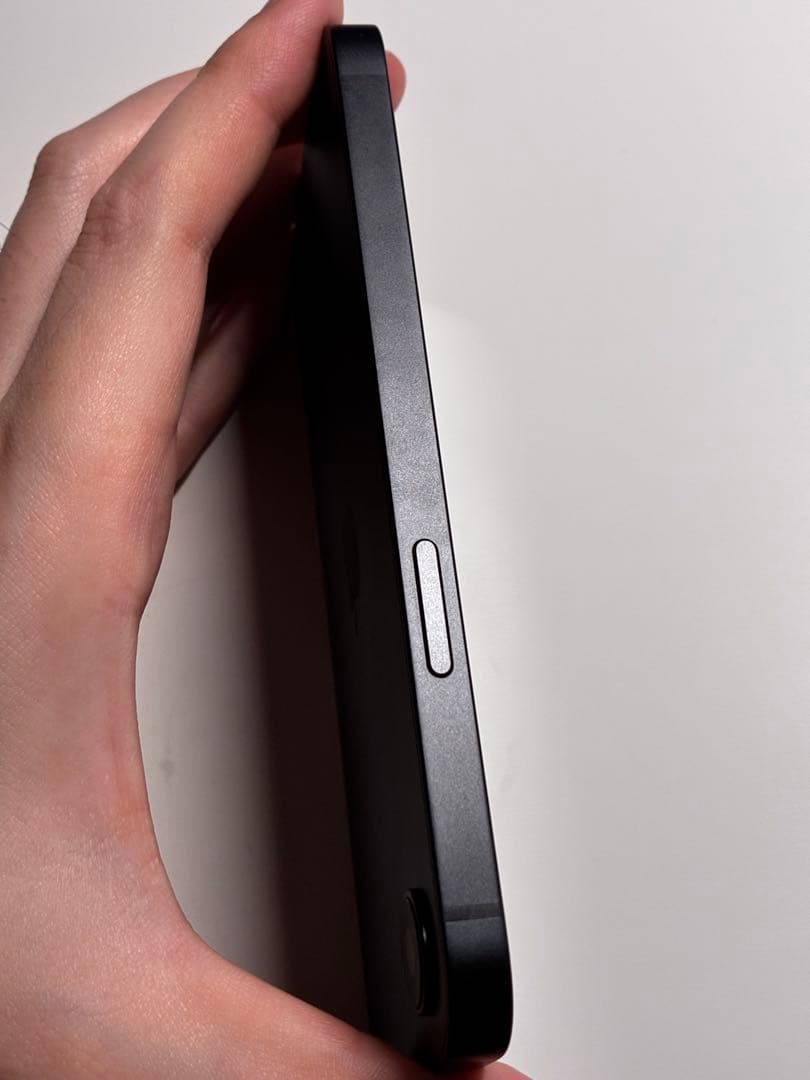 iPhone16e ほぼ新品 バッテリー100% 本体 esimフリー