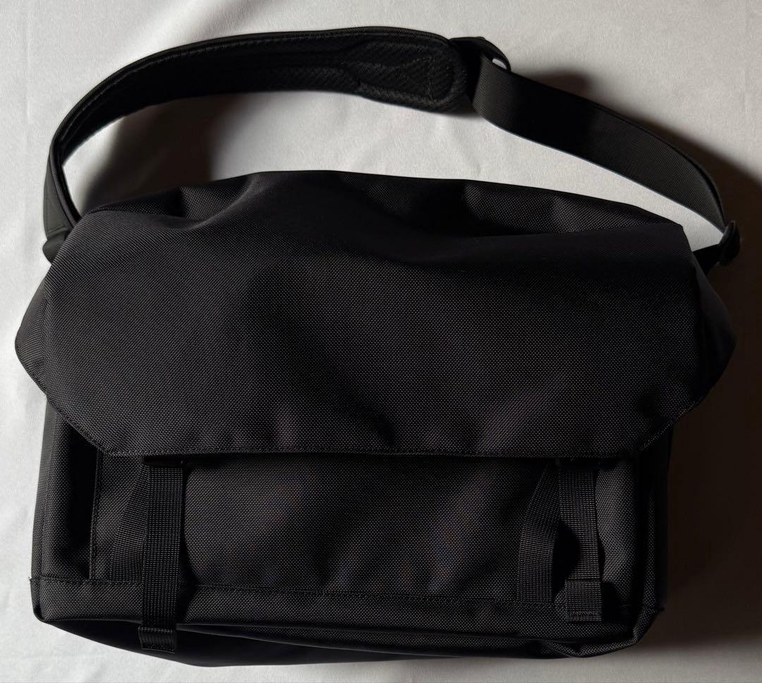 バッグ monolith SHOULDER PRO FLAP M BLACK