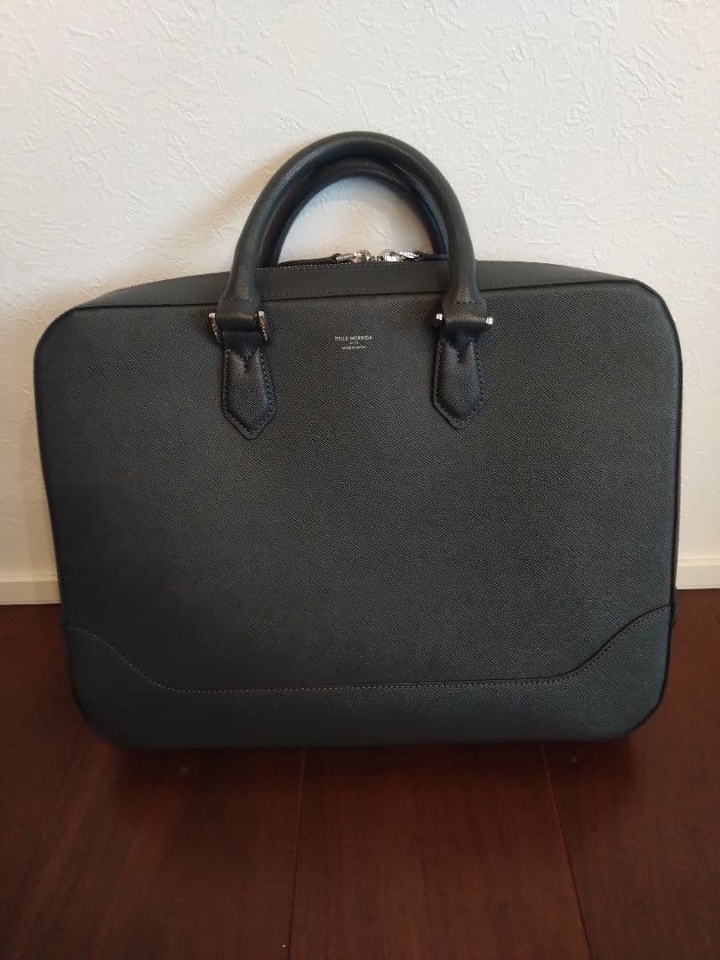 【値下げ中】ペッレモルビダ　ブリーフバッグ　キャピターノ