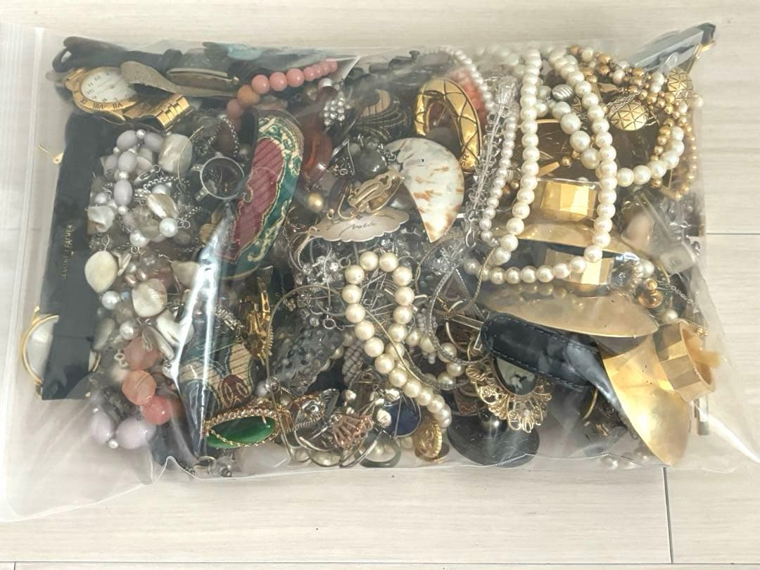イミテーションアクセサリーまとめ売り約2.7kg