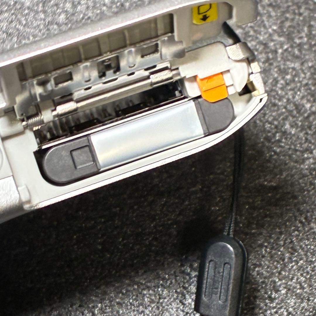 動作品 Nikon COOLPIX S3600 シルバー ブルー デジカメ