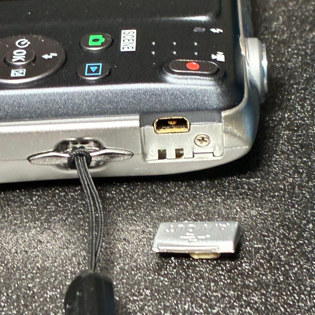 動作品 Nikon COOLPIX S3600 シルバー ブルー デジカメ