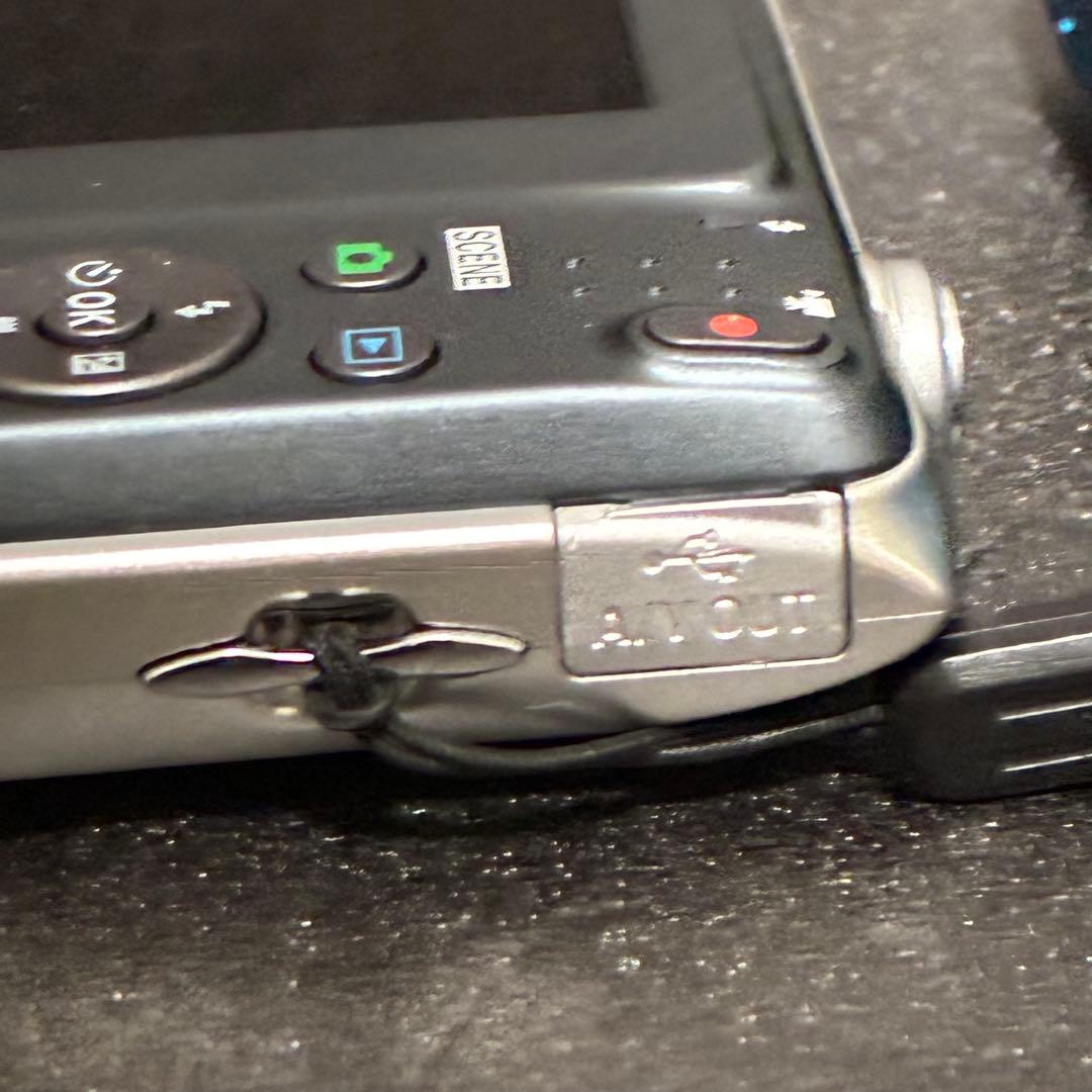 動作品 Nikon COOLPIX S3600 シルバー ブルー デジカメ