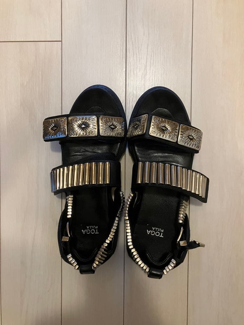 TOGA PULLA トーガ メタルサンダル コンチョ 38サイズ 黒 ブラック