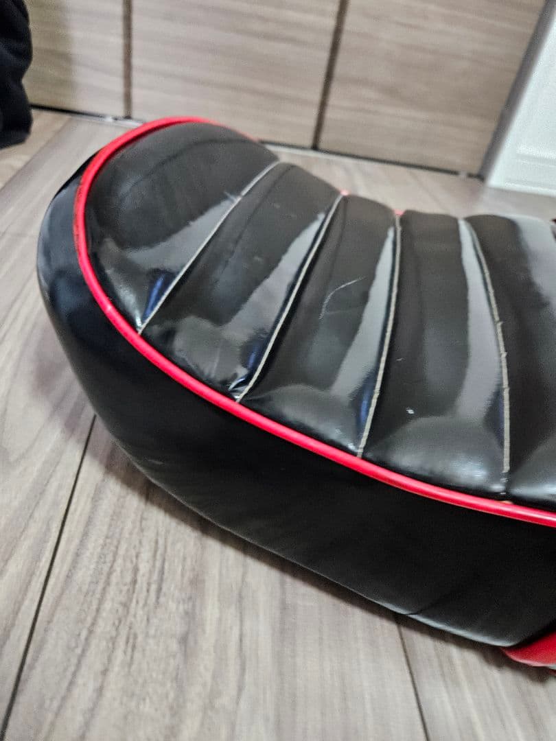 ジェイド 250 シート 黒赤 エナメル type