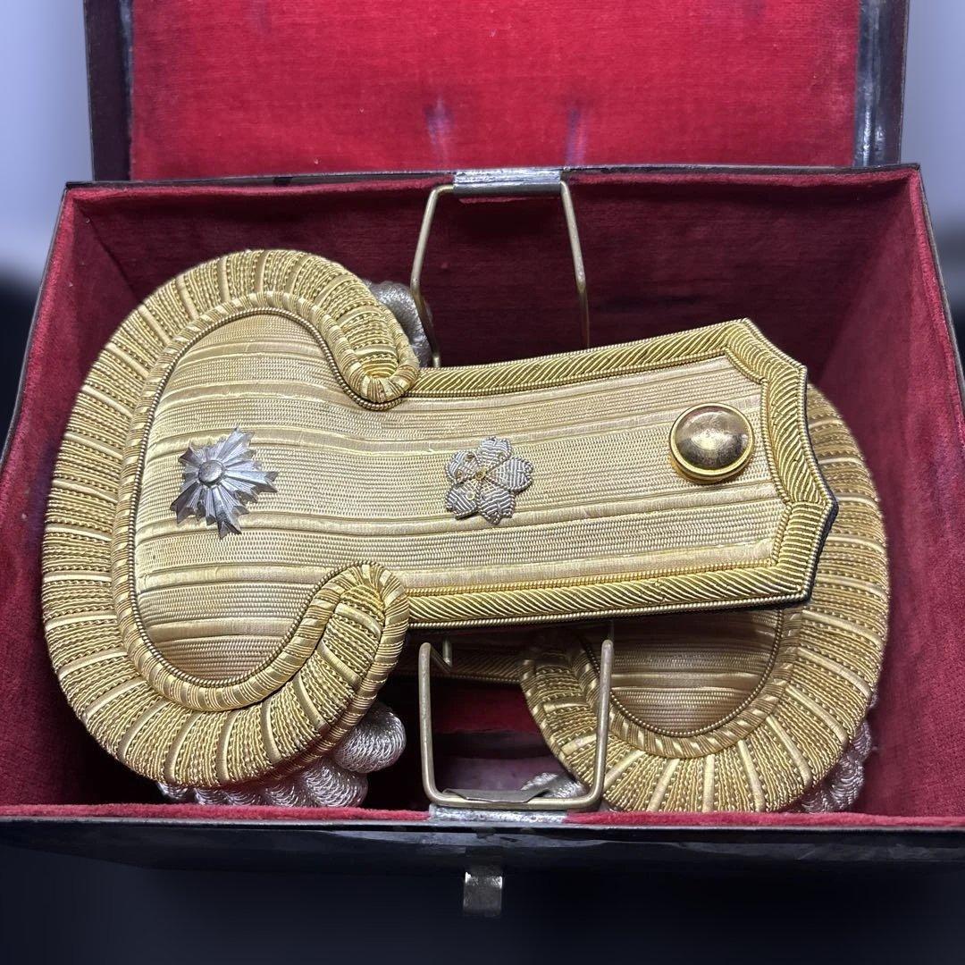 戦前警察・昭和十年制警部用正肩章（箱付き）