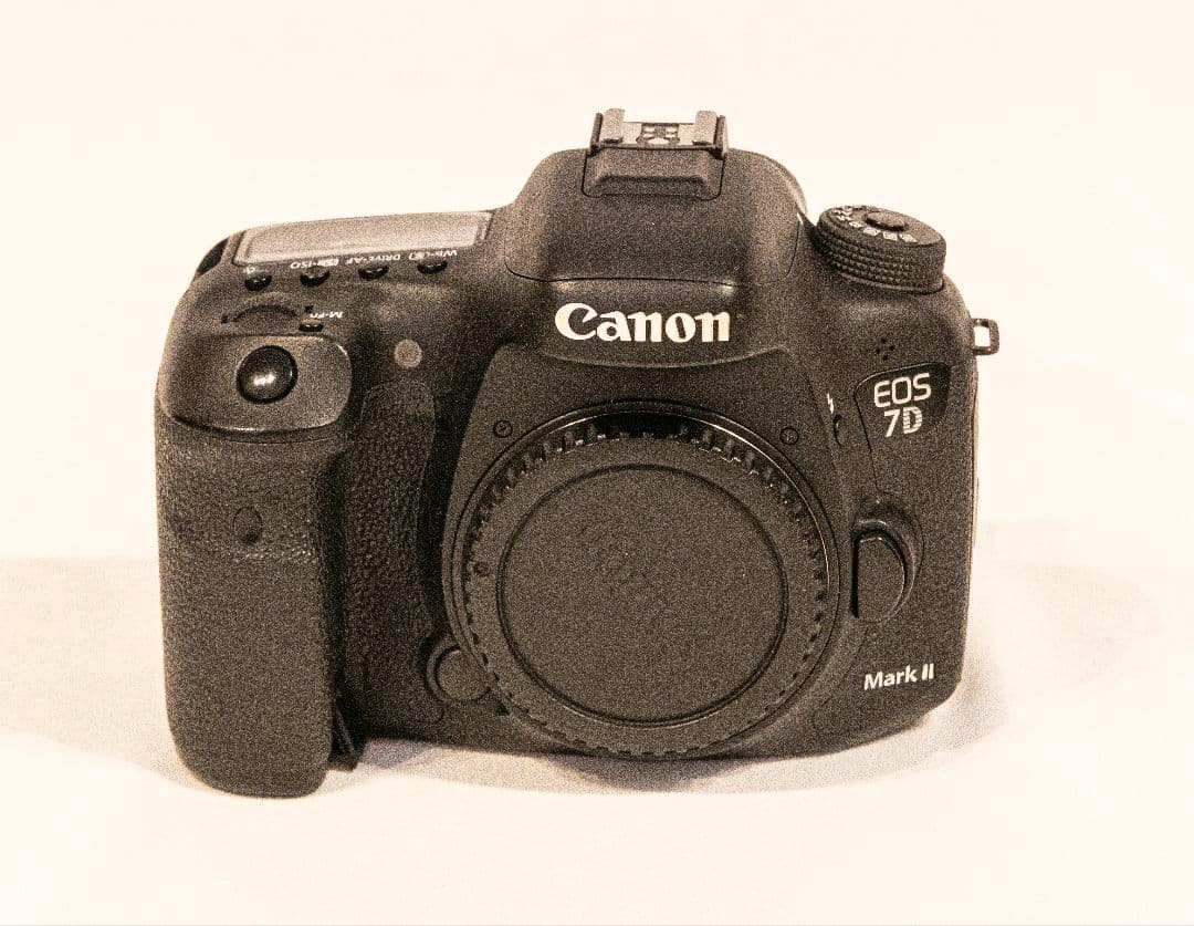 Canon EOS 7D Mark II ★純正バッテリーグリップ・元箱等付き