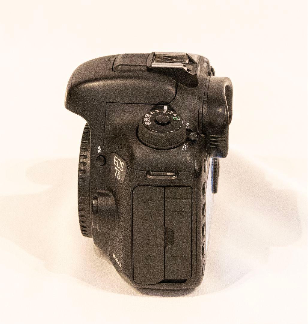 Canon EOS 7D Mark II ★純正バッテリーグリップ・元箱等付き