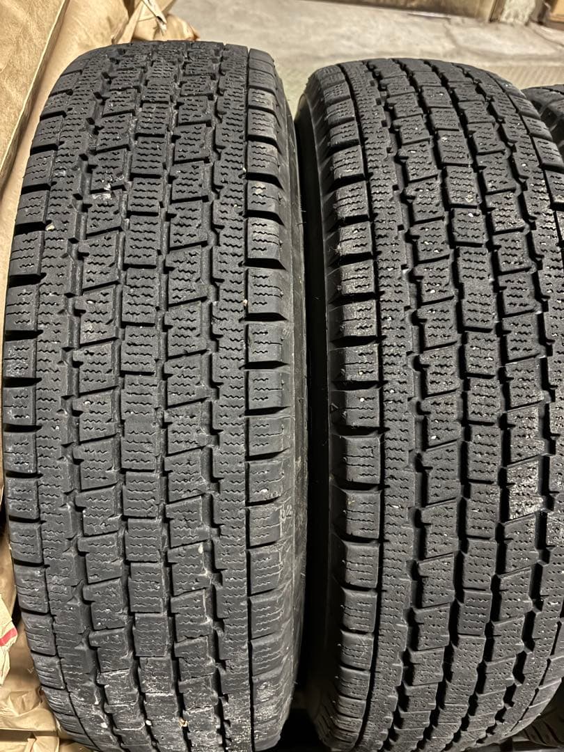 軽トラ、軽バン鉄ホイール付きスタッドレスタイヤ　4本