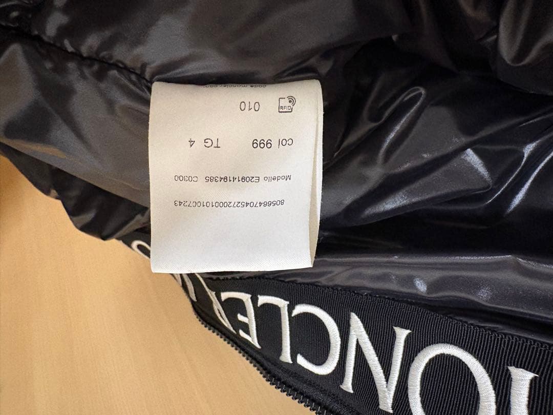 【極美品】MONCLER モンクレール MONTCLA モンクラ サイズ4