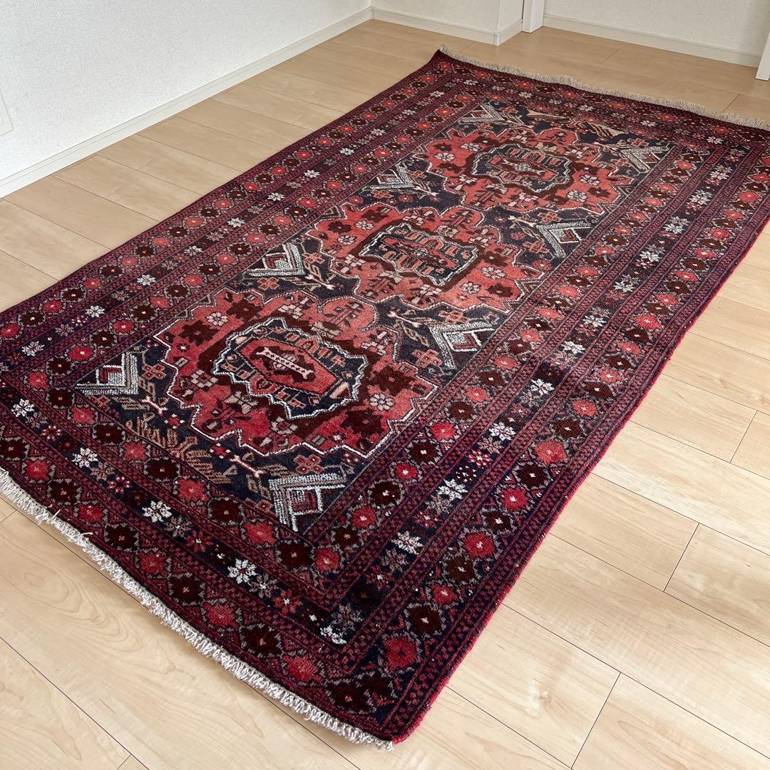 トライバルラグ　約 200×120 cm