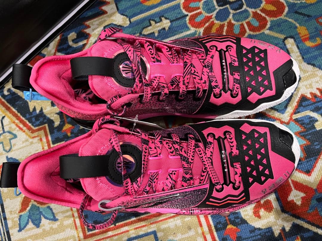 カエルJP250カイリーアービングAnta Shock wave5 pro