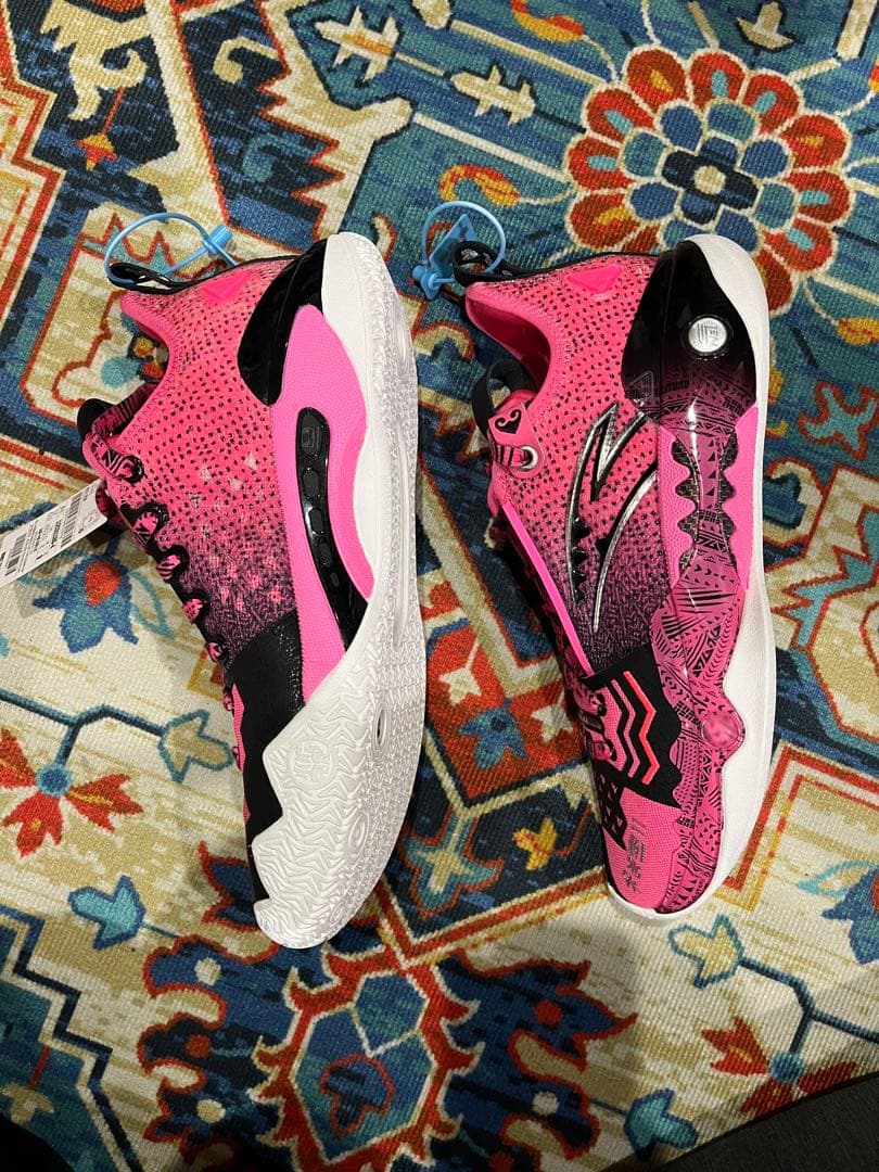 カエルJP250カイリーアービングAnta Shock wave5 pro