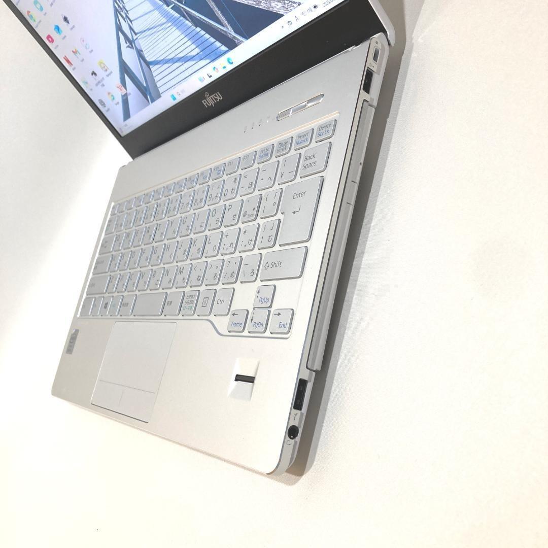 初心者向✨カメラ付・DVD◇シルバー・白◇すぐ使えるノートパソコン◇D303-4