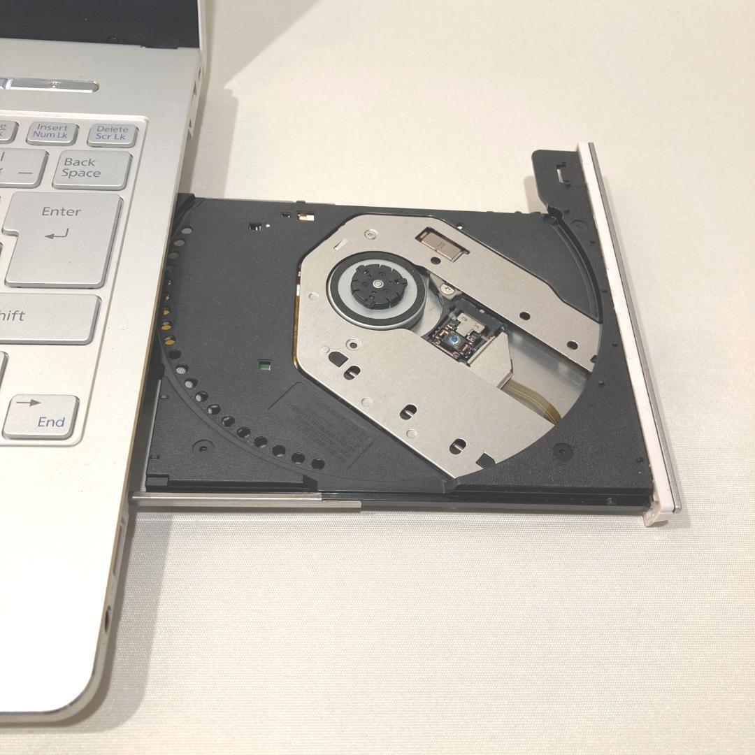 初心者向✨カメラ付・DVD◇シルバー・白◇すぐ使えるノートパソコン◇D303-4