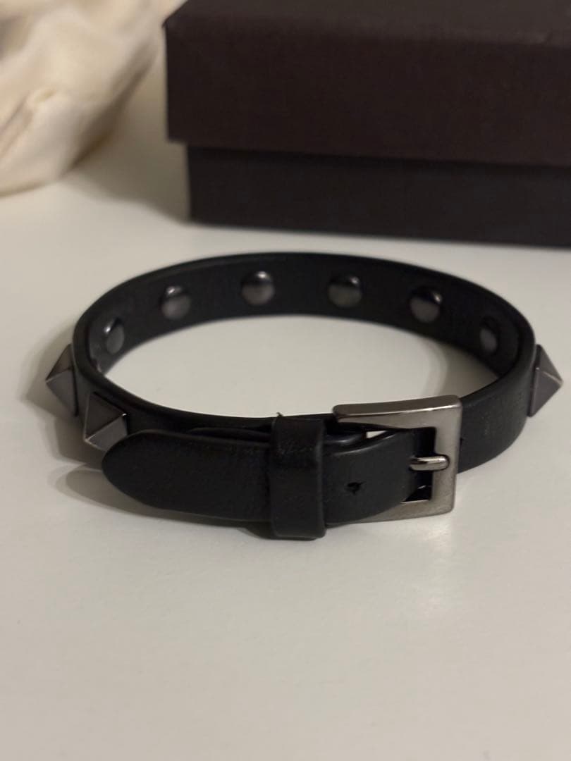 ち*ま様 【美品】 VALENTINO スタッズ レザーブレスレット