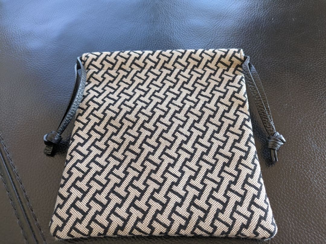 イアクッチ　ポーチ