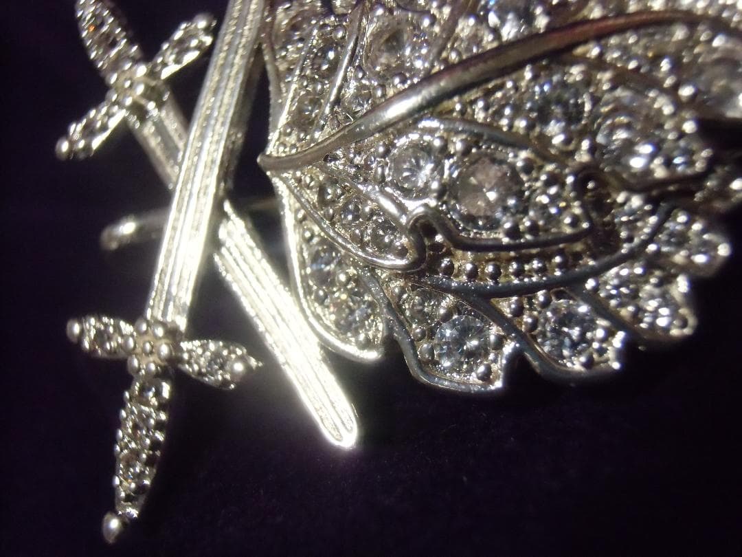 ⊞ドイツ軍の勲章/記章＊騎士鉄十字勲章＊リボンループ銀色（ＣＯＰＹ/複製品）