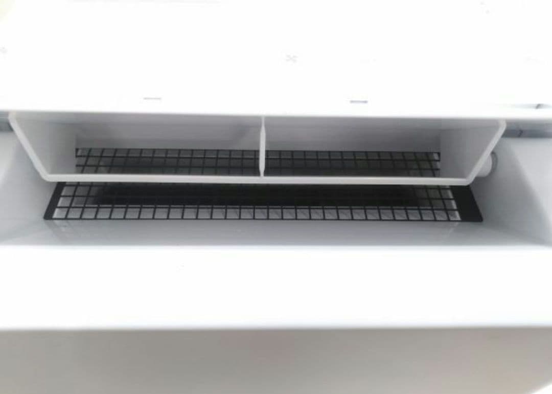 今年の夏や梅雨に除湿や冷房のコンパクトクーラーホワイト 　箱無し