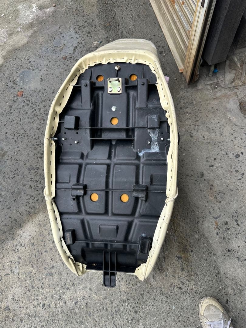 ゼファー400 前期　C1C2 三段シート