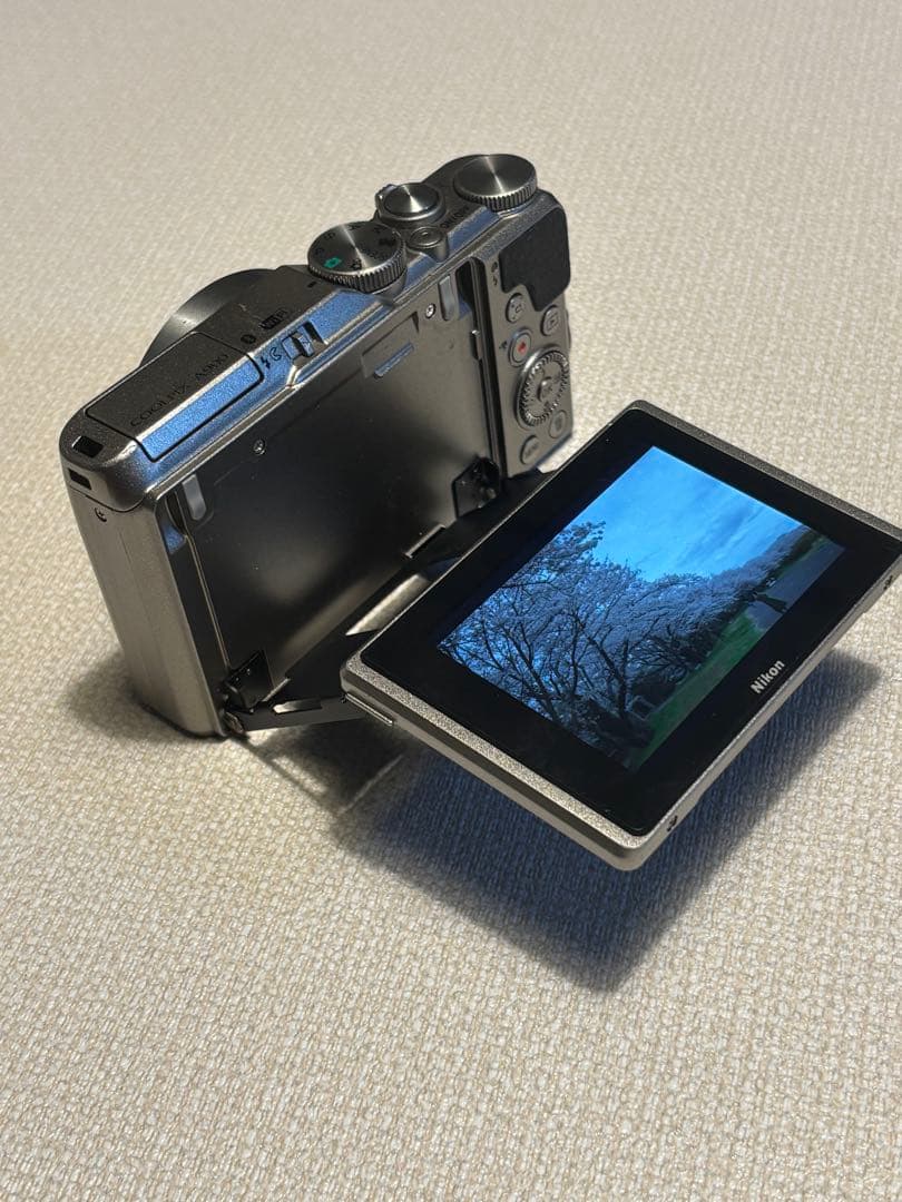 【美品】Nikon COOLPIX A900 シルバー　デジタルカメラ