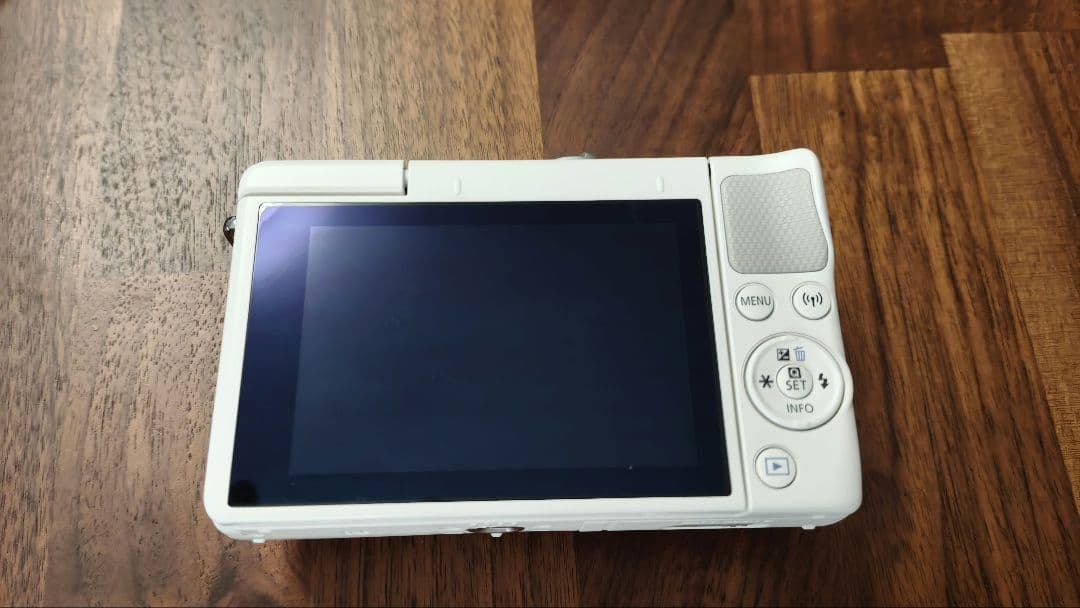 Canon EOS M100 ミラーレス一眼 本体とレンズ2本