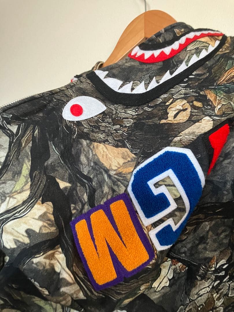 A BATHING APE シャークパーカー