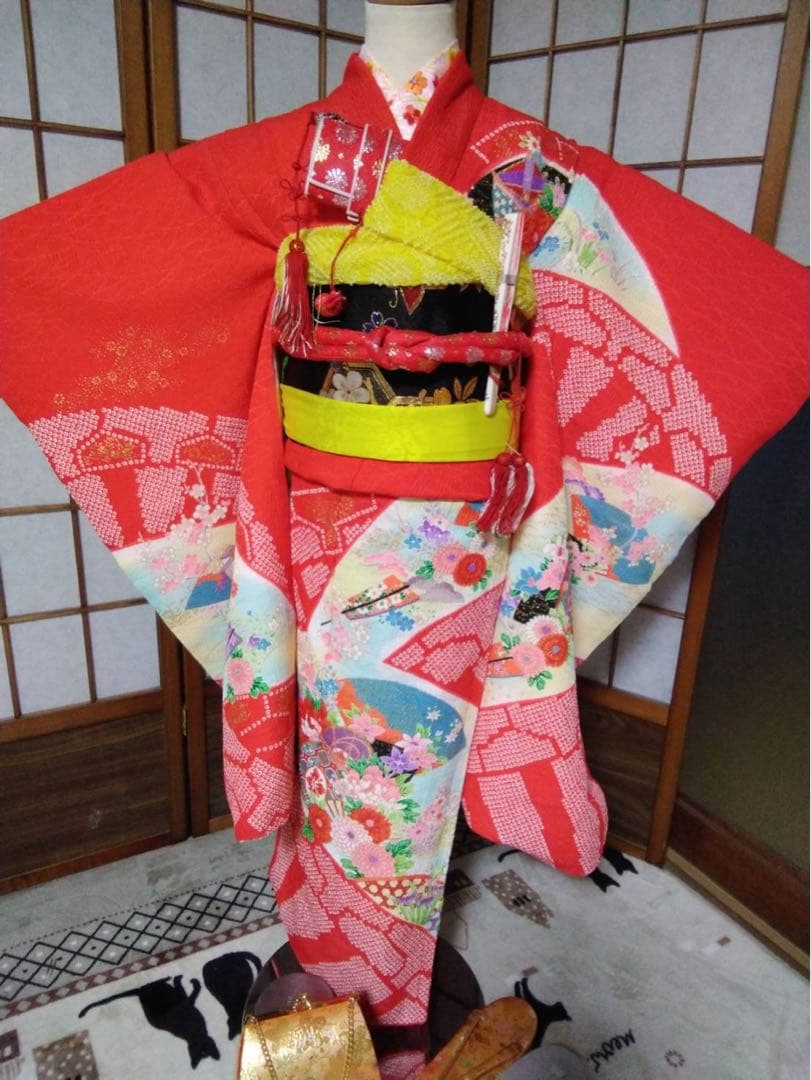 みです。7歳向け・化繊・ちりめん地のお着物セットです