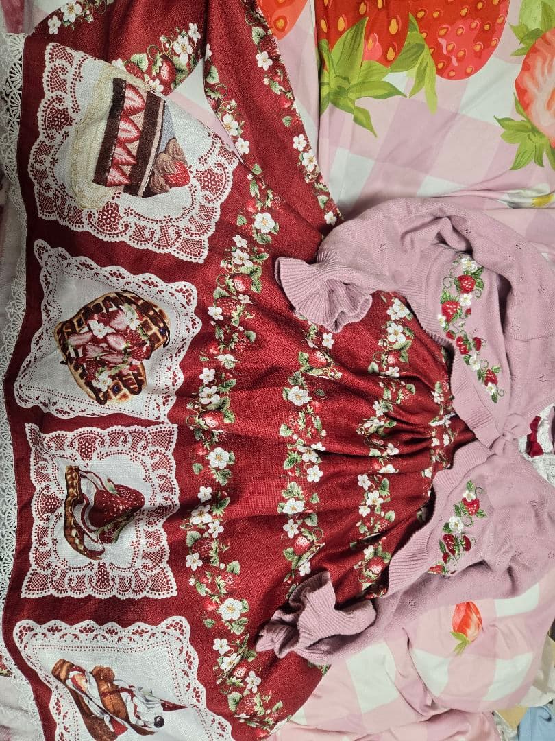 Chalmiere☆ベイクドベリージャンパースカート&いちご刺繍ニットボレロ