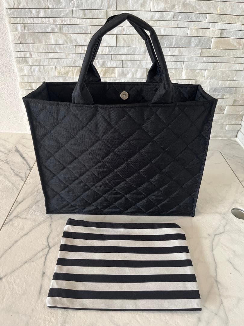 お受験バッグ　黒　A4 自立　保護者会　サブバッグ　軽量　キルティング ポーチ付