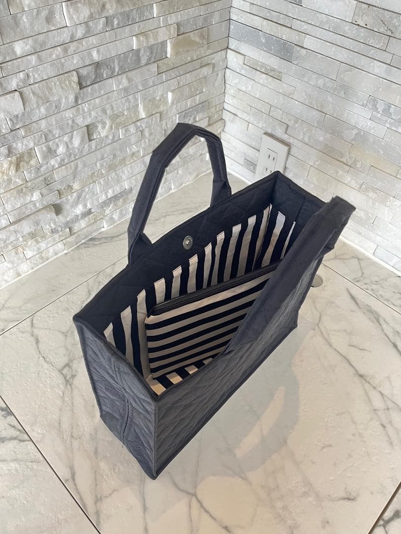 お受験バッグ　黒　A4 自立　保護者会　サブバッグ　軽量　キルティング ポーチ付