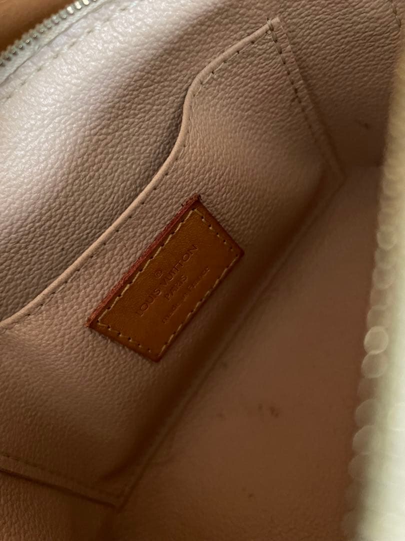 ルイヴィトン化粧ポーチ　アズール