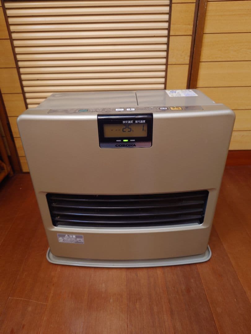 CORONA石油ファンヒーター シャッター付き。