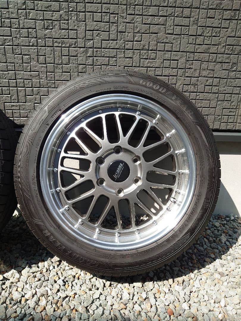 送料込　levanna V10LTH　18インチ　タイヤバリ山　美品　ハイエース