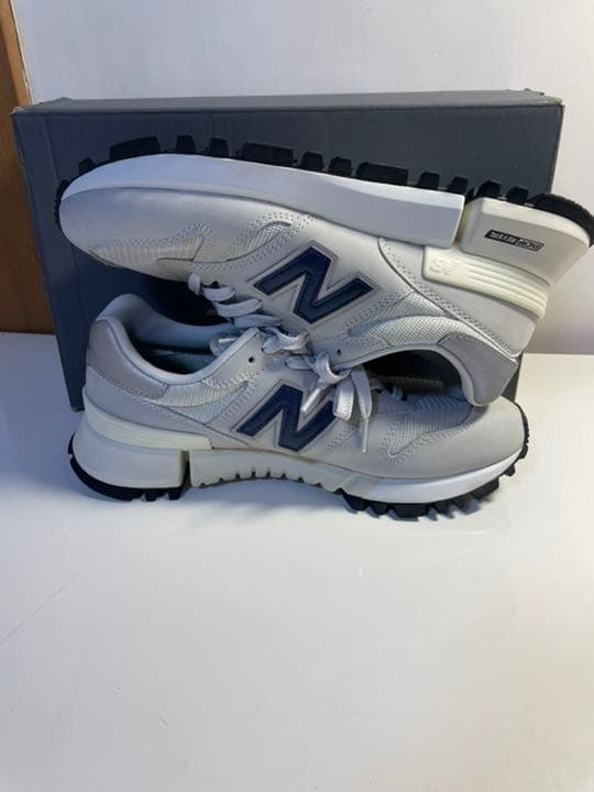 ニューバランス　スニーカー　1300