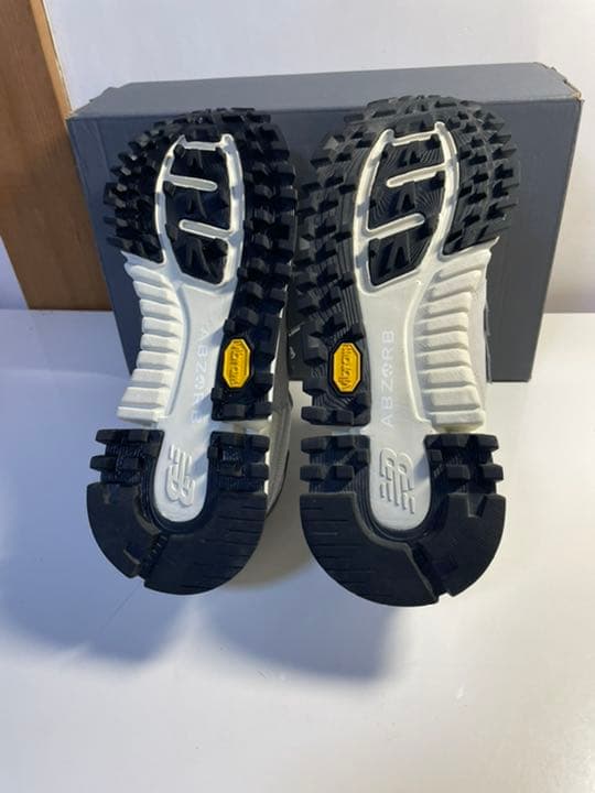 ニューバランス　スニーカー　1300