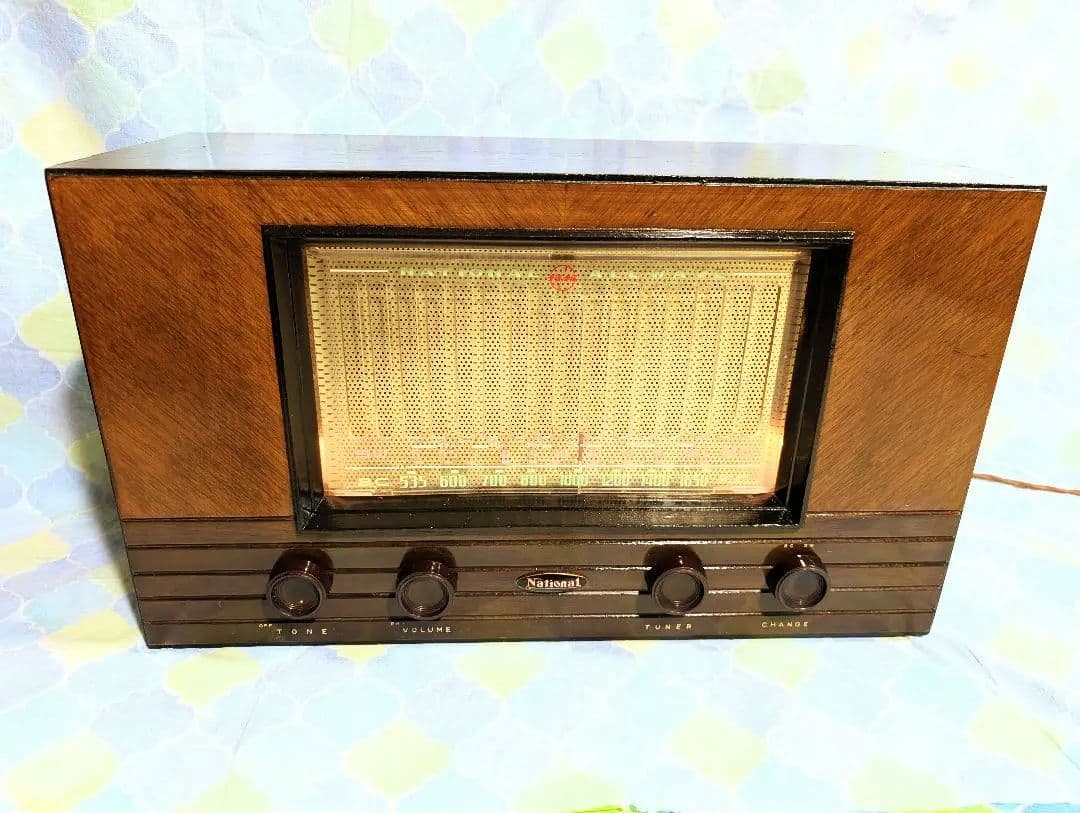 昭和家族団らんレトロ真空管ラジオ2バンド　 bluetooth付　ホームラジオ