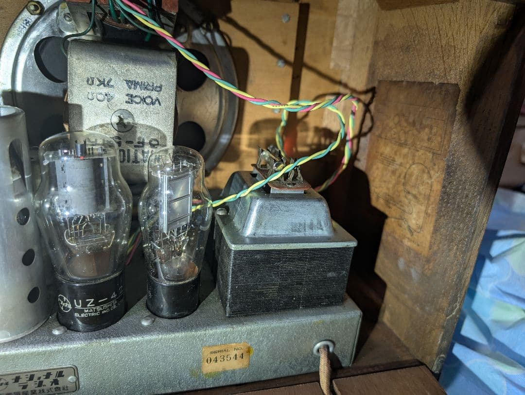 昭和家族団らんレトロ真空管ラジオ2バンド　 bluetooth付　ホームラジオ