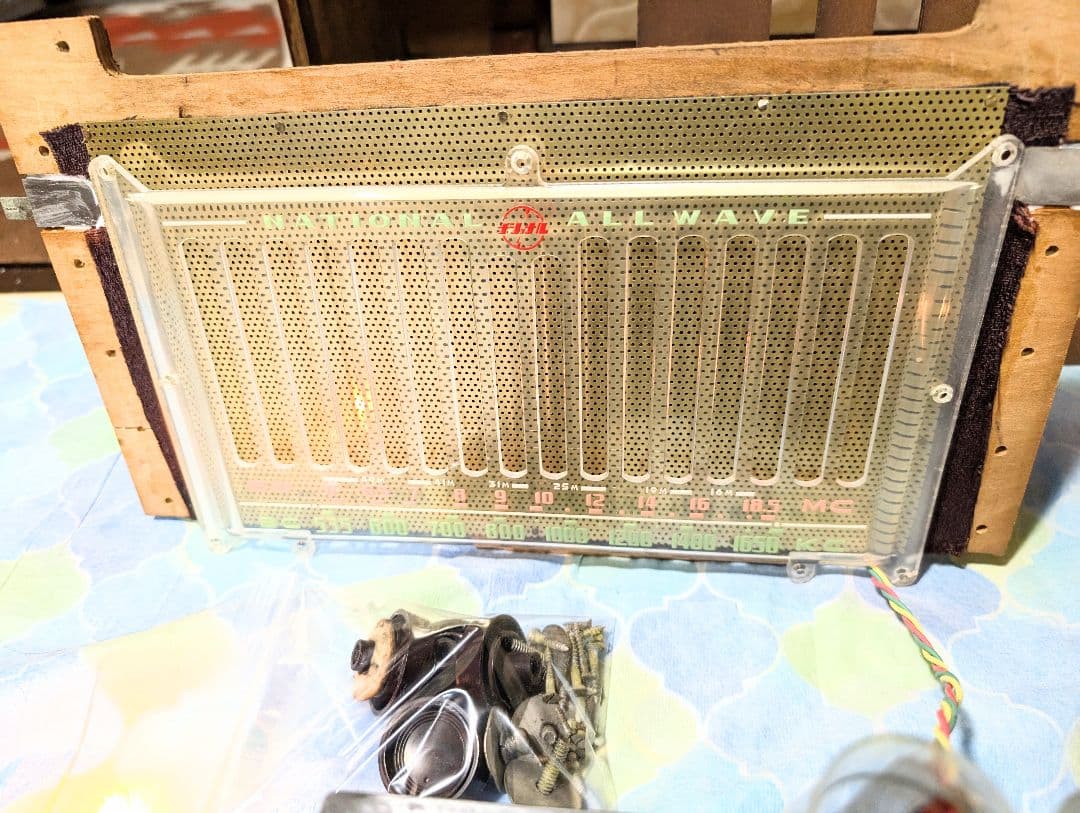 昭和家族団らんレトロ真空管ラジオ2バンド　 bluetooth付　ホームラジオ