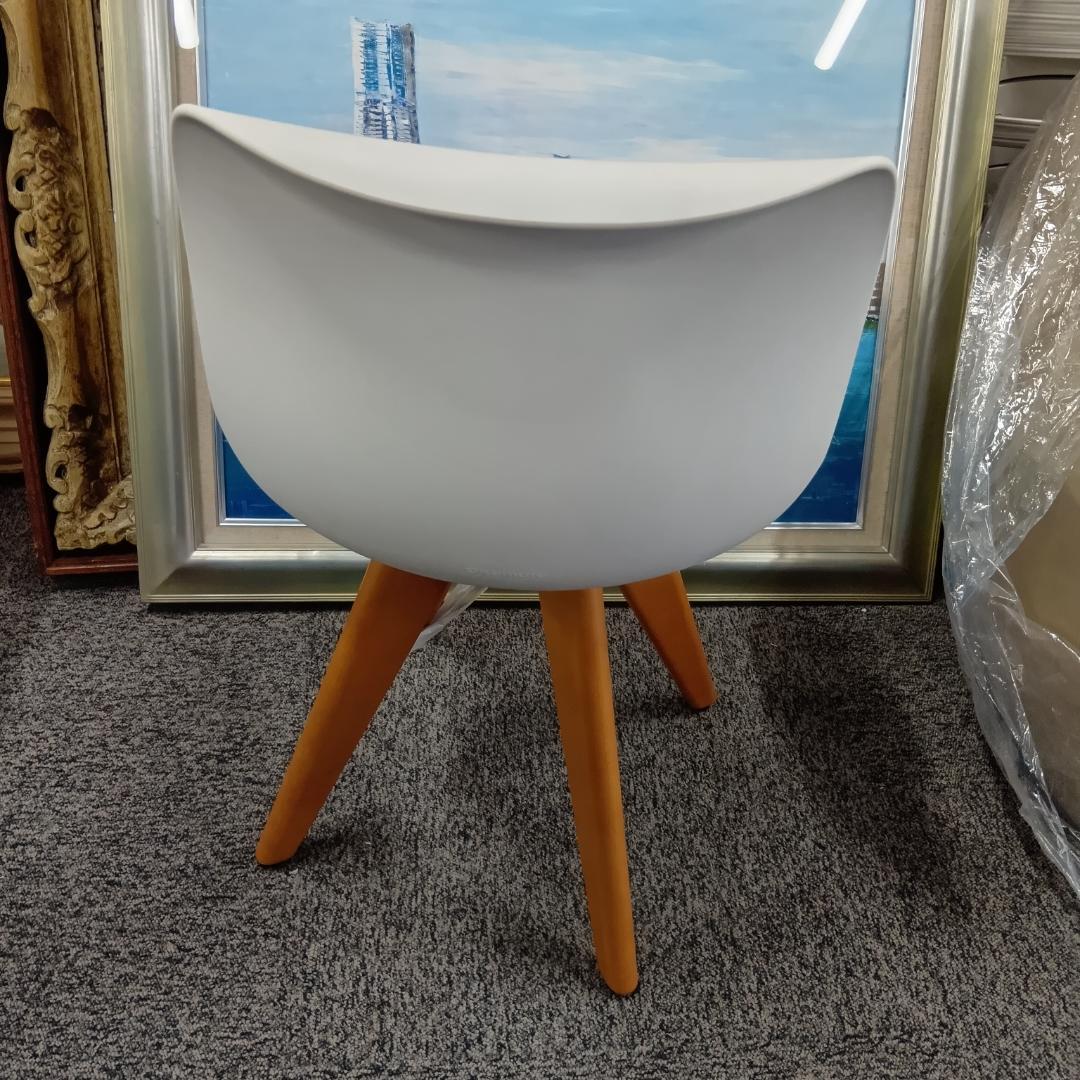 【展示品】オカムラ　ピルエット　木脚　背付　ベージュ　ホワイトシェル