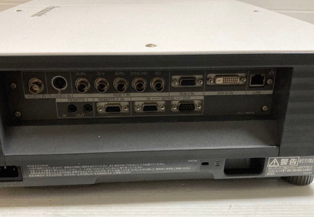 PANASONIC TH-D5500L ★ 5000ルーメン　最大投写600 型